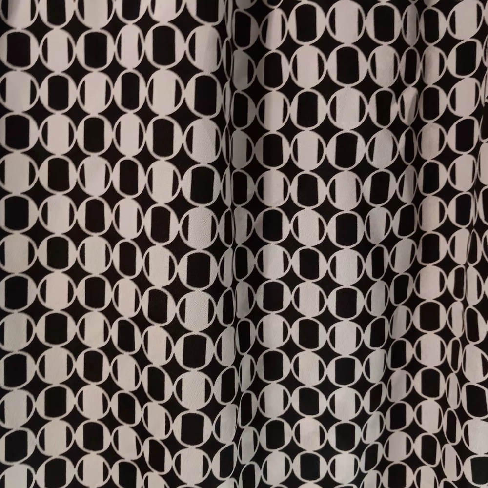 Michael Kors Black & White Geometric Women's Blouse - Picture 3 of 11